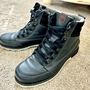 Men’s Volcom sub zero winter boot, like brand new, size 8.5
